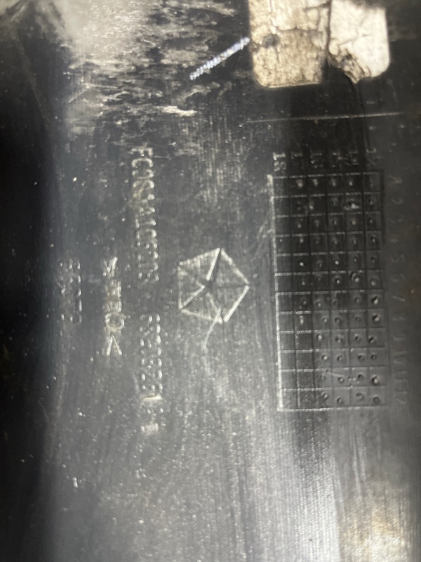 Бампер задний Cherokee 2013-2019 KL 3.2 бензин EHK Бампер задний Cherokee 2013-2019 KL 3.2 бензин EHK