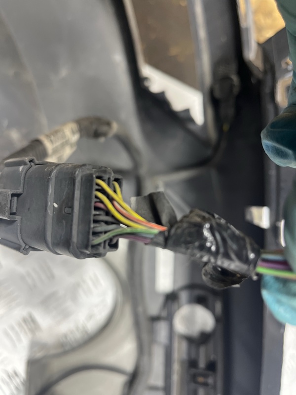 Бампер задний Escape 2012-2019 3 2.0 бензин ENR90