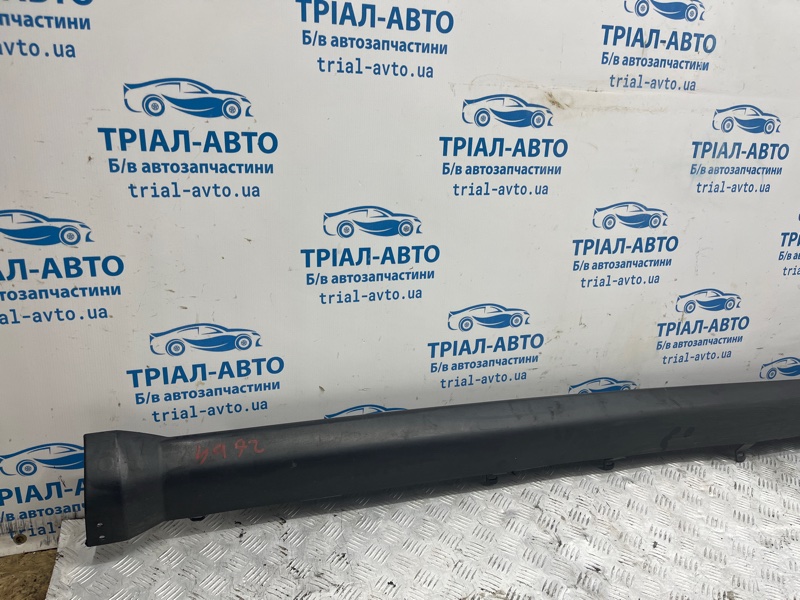 Накладка порога внешняя правая Dodge Journey 1 2.4 бензин ED3