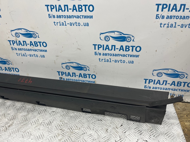 Накладка порога внешняя правая Ford Escape 3 2.0 бензин ENR90