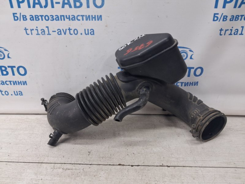 Патрубок воздушного фильтра Kia Sorento 2009-2021 XM 2.4 бензин G4KJ 281302W200 Б/У