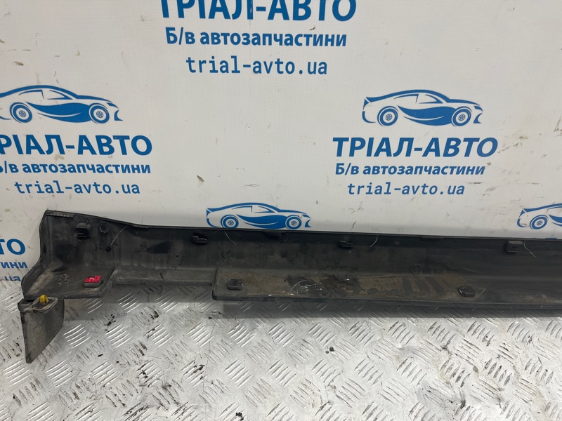 Накладка порога внешняя левая Sorento 2014-2020 UM 2.4 бензин G4KJ Накладка порога внешняя левая Sorento 2014-2020 UM 2.4 бензин G4KJ
