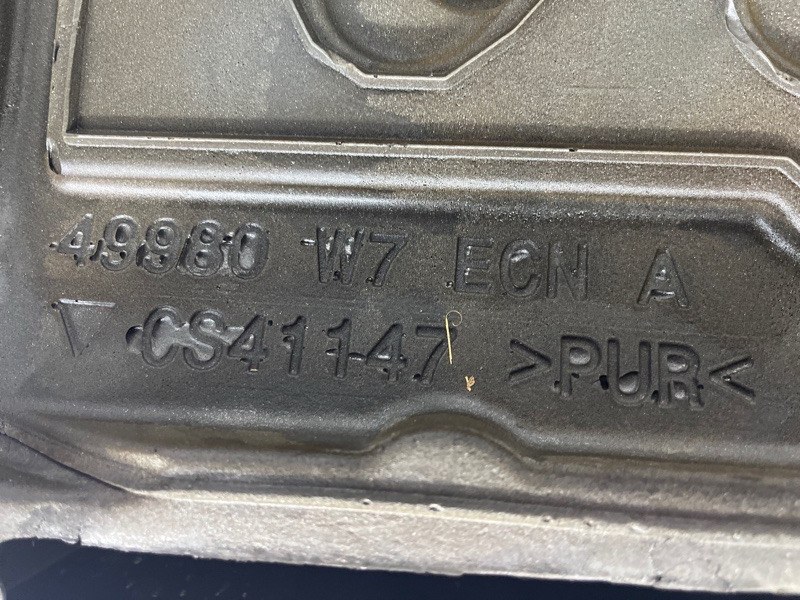 Декоративная крышка ДВС Journey 2007-2020 1 2.4 бензин ED3