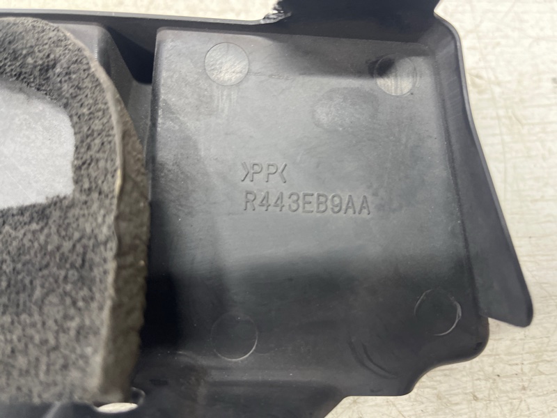 Дефлектор радиатора правый Hyundai Sonata YF 2.4 бензин G4KJ