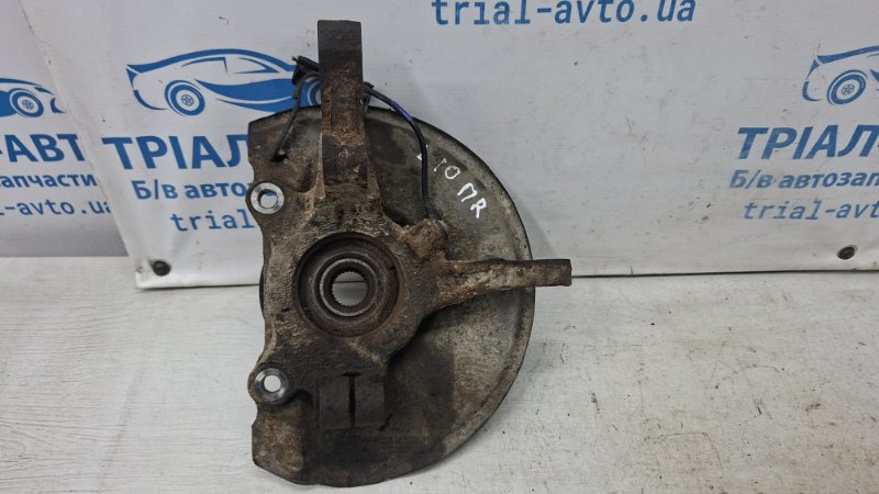 Кулак поворотный правый со ступицей Mitsubishi Lancer 2007-2017 10 2.0 бензин 4B11 3870A012 Б/У