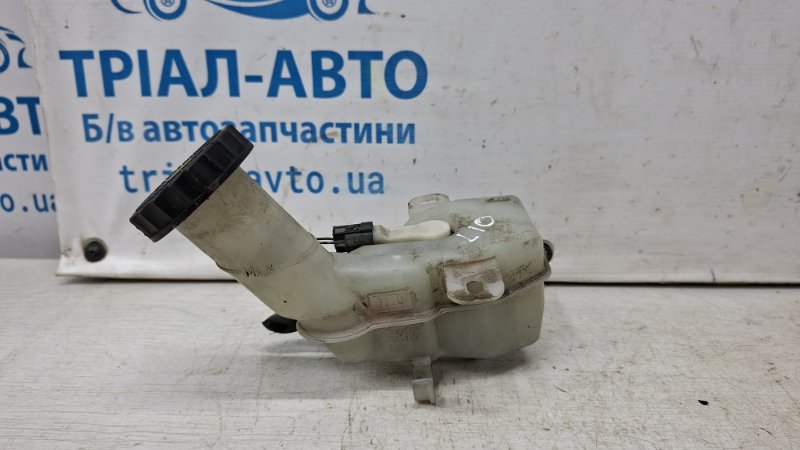 Запчасть бачок главного тормозного цилиндра Mitsubishi Lancer 2007-2017 10 2.0 бензин 4B11 4627A027 Б/У Бачок главного тормозного цилиндра Mitsubishi Lancer 2007-2017 10 2.0 бензин 4B11 4627A027 Б/У