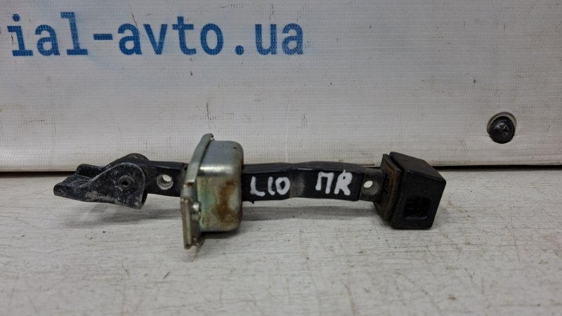 Запчасть ограничитель двери передний правый Mitsubishi Lancer 2007-2017 10 2.0 бензин 4B11 5702A040 Б/У Ограничитель двери передний правый Mitsubishi Lancer 2007-2017 10 2.0 бензин 4B11 5702A040 Б/У