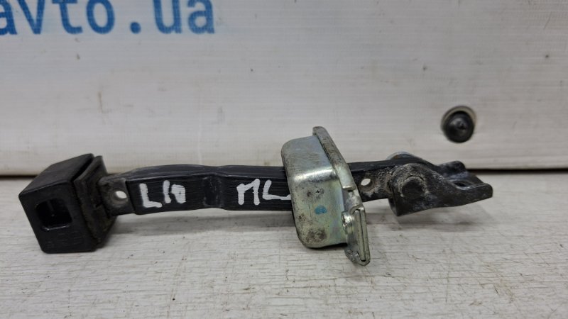 Запчасть ограничитель двери передний левый Mitsubishi Lancer 2007-2017 10 2.0 бензин 4B11 5702A040 Б/У Ограничитель двери передний левый Mitsubishi Lancer 2007-2017 10 2.0 бензин 4B11 5702A040 Б/У
