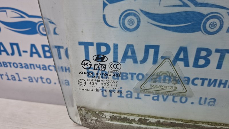 Стекло двери переднее правое Tucson 2004-2009 JM 2.0 бензин G4GC