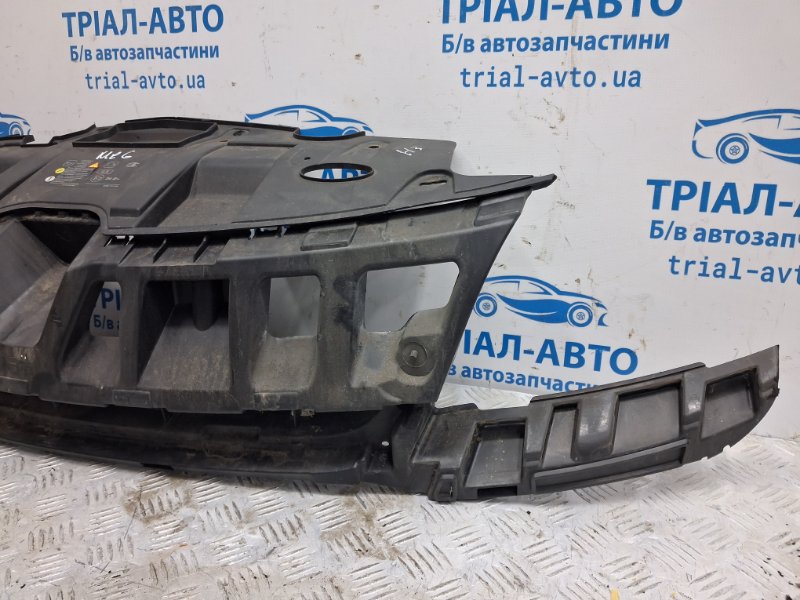 Накладка передней панели Renault Megane 3 1.5 Diesel K9K Накладка передней панели Renault Megane 3 1.5 Diesel K9K