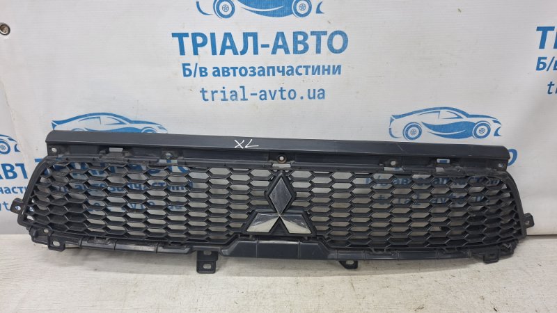 Решетка радиатора Рестайлинг Mitsubishi Outlander 2007-2012 XL 2.2 diesel 4HK 6402A198 Б/У