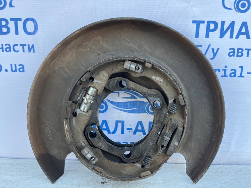 Кожух тормозного диска задний левый Kia Sorento 2009-2021 XM 2.4 бензин G4KJ 582512W000 Б/У