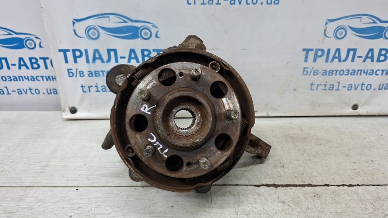 Запчасть цапфа задняя правая со ступицей Hyundai Tucson 2004-2009 JM 2.0 бензин G4GC 527602E500 Б/У Цапфа задняя правая со ступицей Hyundai Tucson 2004-2009 JM 2.0 бензин G4GC 527602E500 Б/У