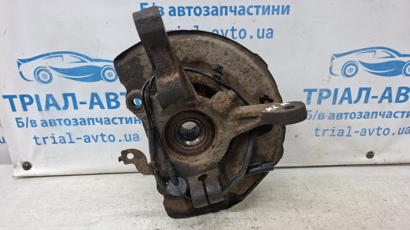Кулак поворотный правый со ступицей Mitsubishi Outlander 2007-2012 XL 2.2 diesel 4HK 3870A008 Б/У