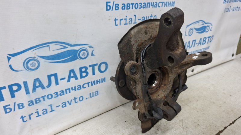 Кулак поворотный правый со ступицей Mitsubishi Outlander XL 2.2 diesel 4HK