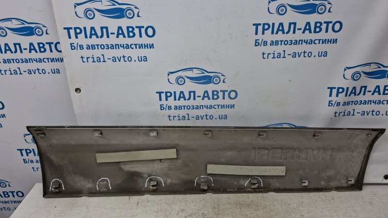 Накладка двери передняя левая Tucson 2004-2009 JM 2.0 бензин G4GC Накладка двери передняя левая Tucson 2004-2009 JM 2.0 бензин G4GC