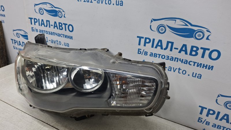 Фара правая Mitsubishi Lancer 10 2.0 бензин 4B11 Фара правая Mitsubishi Lancer 10 2.0 бензин 4B11