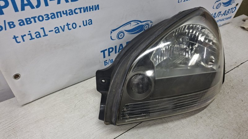 Фара левая галоген Hyundai Tucson JM 2.0 бензин G4GC