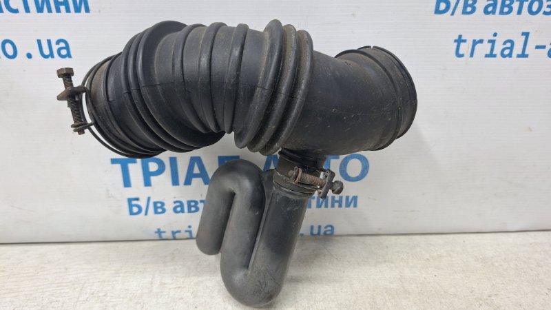 Запчасть патрубок воздушного фильтра Hyundai Tucson 2004-2009 JM 2.0 бензин G4GC 281392E000 Б/У Патрубок воздушного фильтра Hyundai Tucson 2004-2009 JM 2.0 бензин G4GC 281392E000 Б/У
