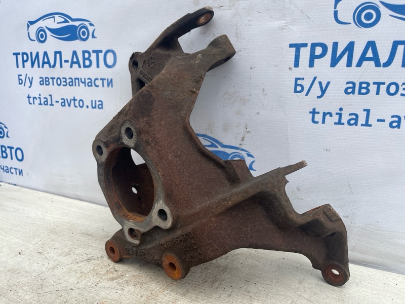 Цапфа задняя правая Ford Escape 3 2.0 бензин ENR90