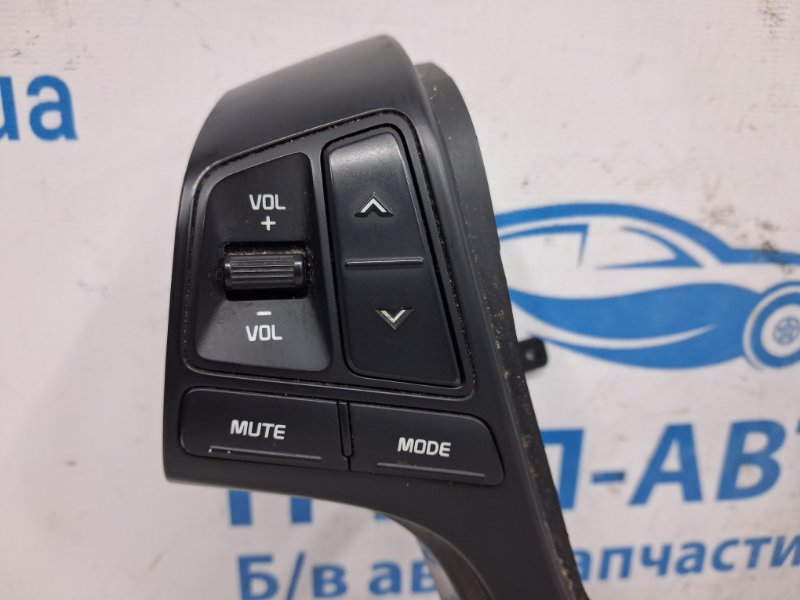 Кнопки руля Kia Sorento XM 2.4 бензин G4KJ