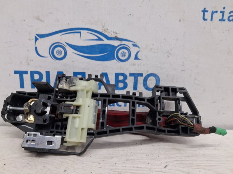 Ручка двери внешняя передняя правая Ford Escape 3 2.0 бензин ENR90 Ручка двери внешняя передняя правая Ford Escape 3 2.0 бензин ENR90