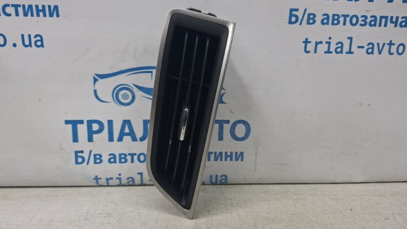 Дефлектор обдува левый Ford Edge 2015-2018 2 2.0 бензин ENR90 EM2Z-19893-AQ Б/У