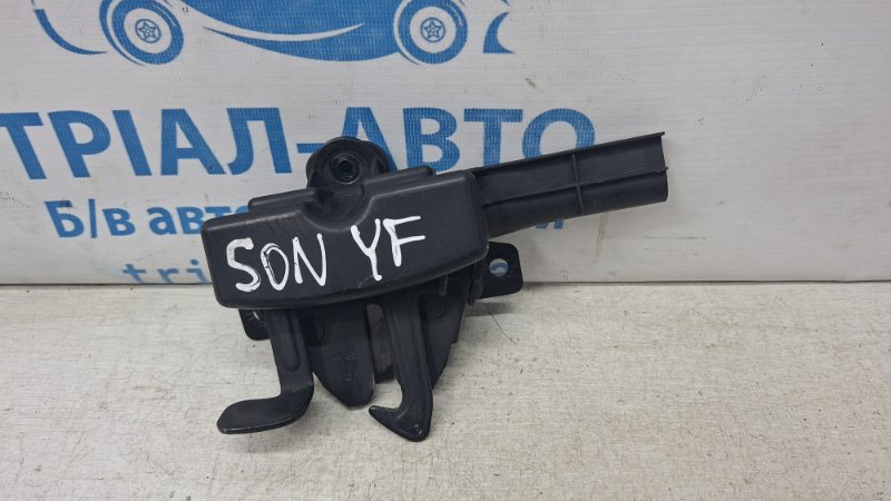 Запчасть замок капота Hyundai Sonata 2010-2016 YF 2.4 бензин G4KJ 811303S000 Б/У Замок капота Hyundai Sonata 2010-2016 YF 2.4 бензин G4KJ 811303S000 Б/У