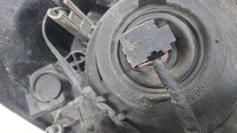 Фара левая галоген Lancer 2003-2009 9 1.6 Бензин 4G18 Фара левая галоген Lancer 2003-2009 9 1.6 Бензин 4G18