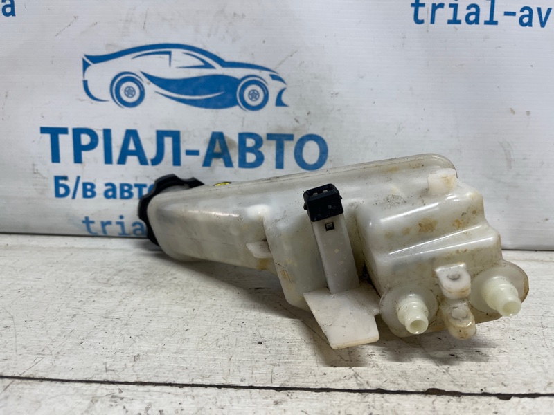 Бачок главного тормозного цилиндра Kia Sorento XM 2.4 бензин G4KJ