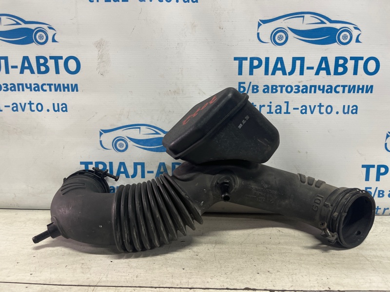 Запчасть патрубок воздушного фильтра Hyundai Santa fe 2012-2019 DM 2.4 бензин G4KJ 281302W200 Б/У Патрубок воздушного фильтра Hyundai Santa fe 2012-2019 DM 2.4 бензин G4KJ 281302W200 Б/У