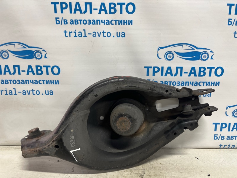 Рычаг задней подвески нижний поперечный (под пружину) Acura MDX 2006-2013 YD2 3.7 бензин J37A1 52350STXA01 Б/У