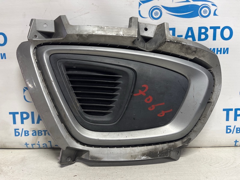 Решетка противотуманки правая Kia Sorento 2014-2020 UM 2.4 бензин G4KJ 86526C6020 Б/У