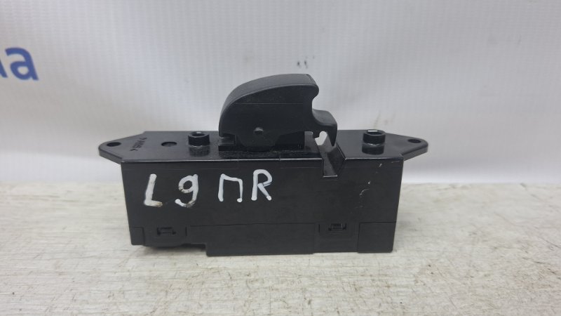 Запчасть кнопка стеклоподъемника передняя правая Mitsubishi Lancer 2003-2009 9 1.6 Бензин 4G18 MR587851 Б/У Кнопка стеклоподъемника передняя правая Mitsubishi Lancer 2003-2009 9 1.6 Бензин 4G18 MR587851 Б/У