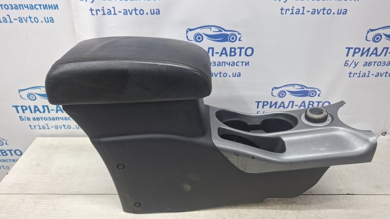 Запчасть подлокотник Mitsubishi Outlander 2007-2012 XL 2.2 diesel 4HK 8011A085YA Б/У Подлокотник Mitsubishi Outlander 2007-2012 XL 2.2 diesel 4HK 8011A085YA Б/У