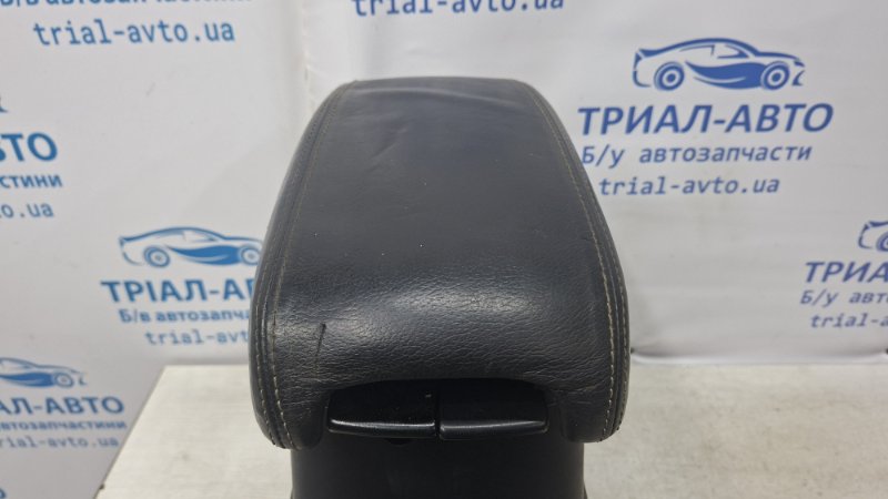 Подлокотник Mitsubishi Outlander XL 2.2 diesel 4HK Подлокотник Mitsubishi Outlander XL 2.2 diesel 4HK