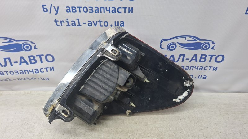 Фонарь задний внешний левый Mitsubishi L200 KB 2.5 дизель 4D56U Фонарь задний внешний левый Mitsubishi L200 KB 2.5 дизель 4D56U