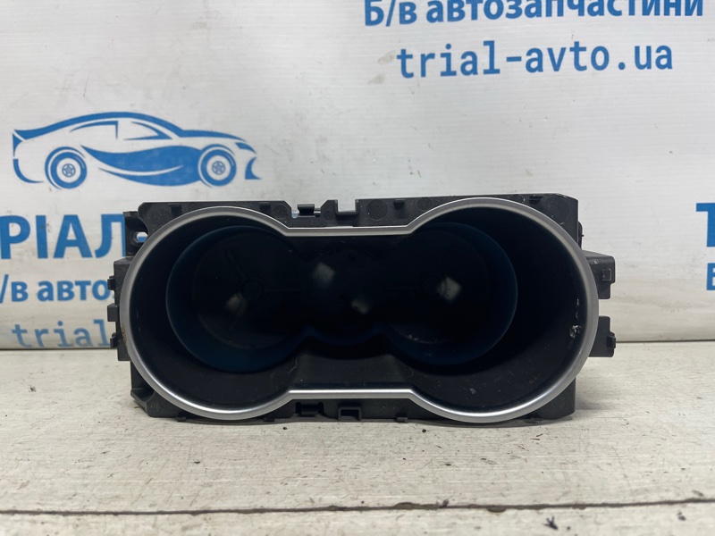 Запчасть подстаканник Ford Escape 2012-2019 3 2.0 бензин ENR90 CJ54S047B44 Б/У Подстаканник Ford Escape 2012-2019 3 2.0 бензин ENR90 CJ54S047B44 Б/У