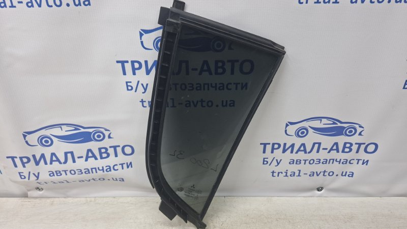 Стекло двери задней левой (форточка) Mitsubishi L200 KB 2.5 дизель 4D56U