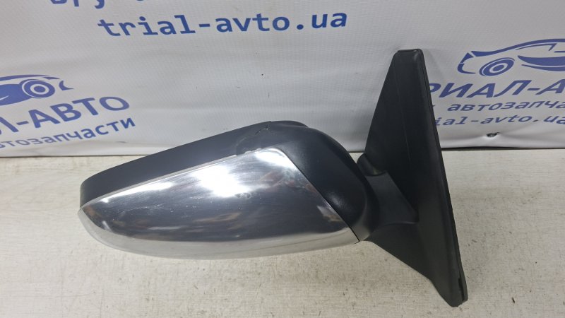 Зеркало правое Mitsubishi L200 KB 2.5 дизель 4D56U
