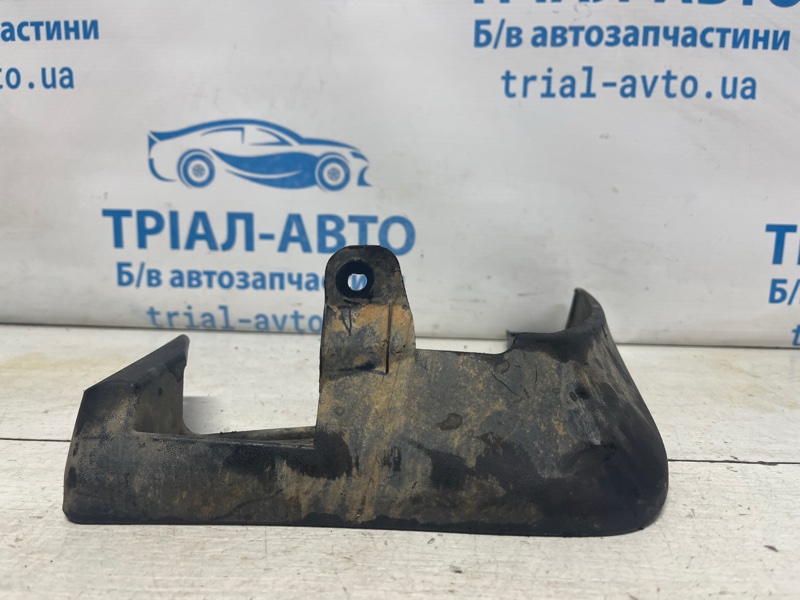 Брызговик передний правый Sorento 2009-2021 XM 2.4 бензин G4KJ