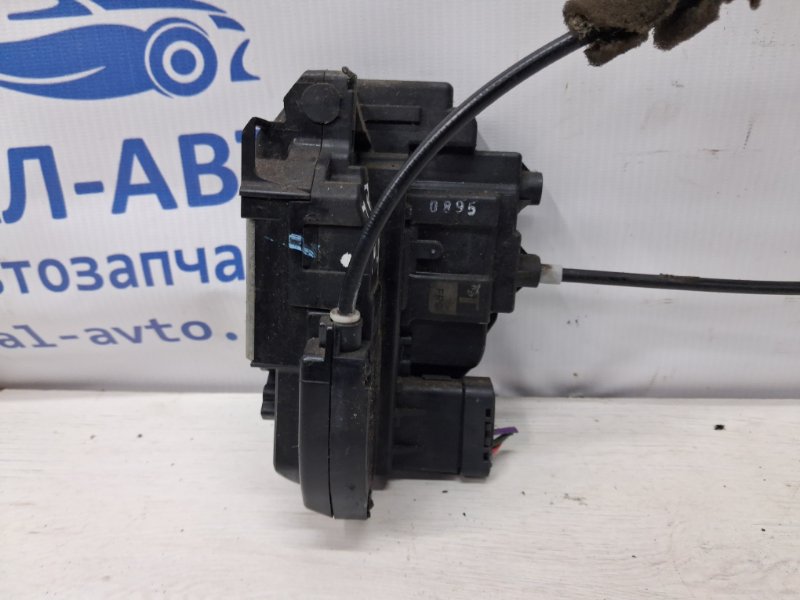 Замок двери передний правый Pathfinder 2004-2014 R51 2.5 Diesel YD25DDTI
