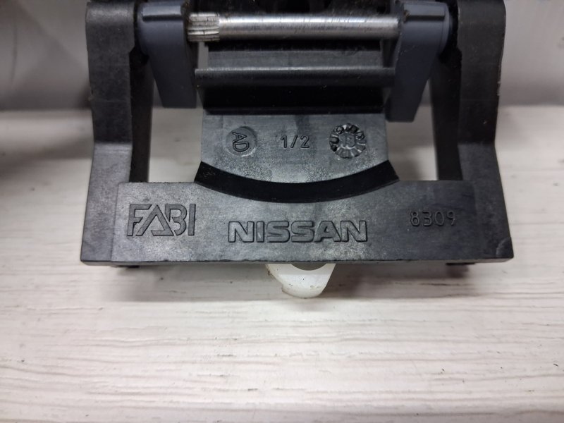 Ручка двери внешняя задняя правая Pathfinder 2004-2014 R51 2.5 Diesel YD25DDTI Ручка двери внешняя задняя правая Pathfinder 2004-2014 R51 2.5 Diesel YD25DDTI