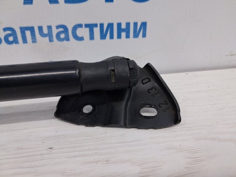 Амортизатор крышки багажника Renault Megane 3 1.5 Diesel K9K Амортизатор крышки багажника Renault Megane 3 1.5 Diesel K9K