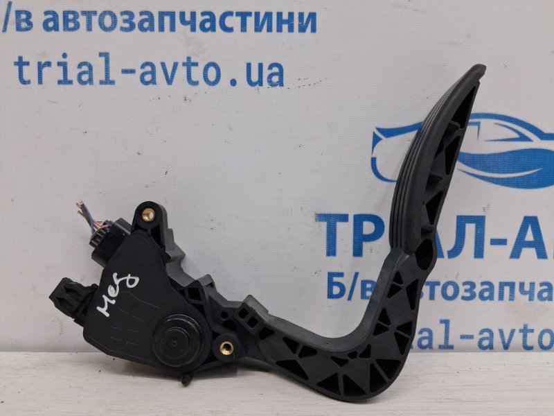 Запчасть педаль газа Renault Megane 2008-2016 3 1.5 Diesel K9K 180100009R Б/У Педаль газа Renault Megane 2008-2016 3 1.5 Diesel K9K 180100009R Б/У