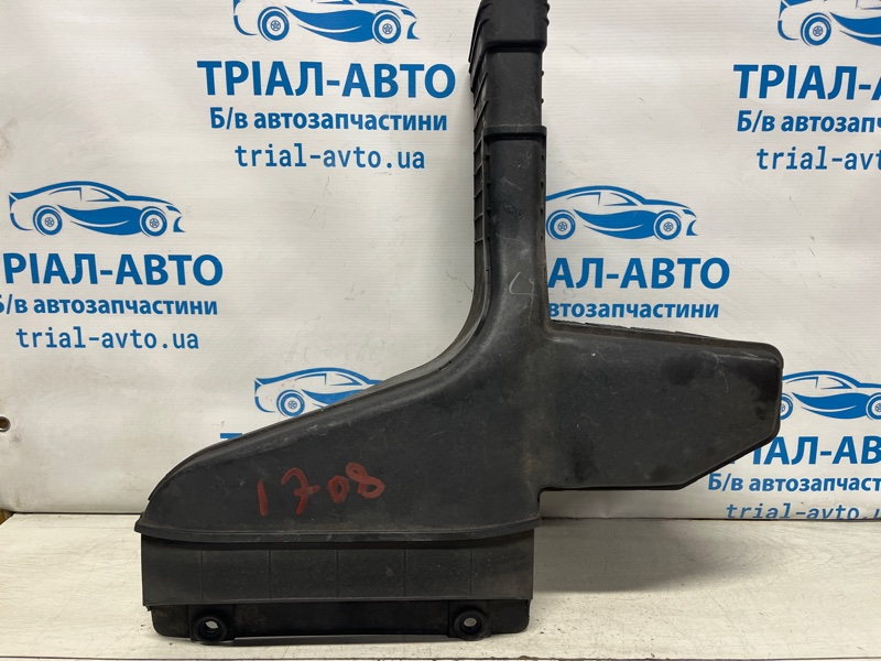 Резонатор воздухозаборника Kia Optima 2010-2016 TF 2.4 бензин G4KJ 282104C100 Б/У
