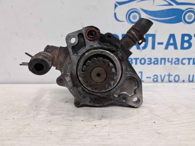 Насос вакуумный Mitsubishi L200 2006-2015 KB 2.5 дизель 4D56U 2020A002 Б/У