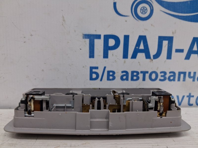 Плафон передний Mitsubishi L200 KB 2.5 дизель 4D56U Плафон передний Mitsubishi L200 KB 2.5 дизель 4D56U