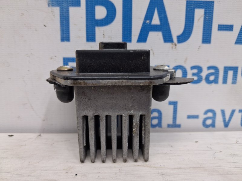 Запчасть резистор печки Mitsubishi L200 2006-2015 KB 2.5 дизель 4D56U 7801A390 Б/У Резистор печки Mitsubishi L200 2006-2015 KB 2.5 дизель 4D56U 7801A390 Б/У