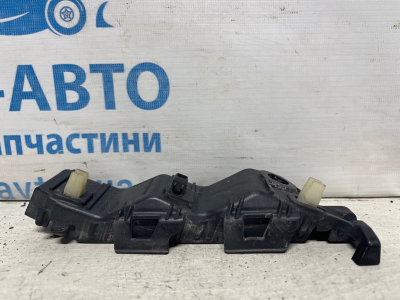 Кронштейн бампера передний правый Santa fe 2012-2019 DM 2.4 бензин G4KJ Кронштейн бампера передний правый Santa fe 2012-2019 DM 2.4 бензин G4KJ